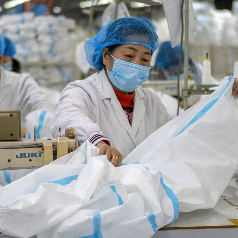 Ruoxuan Garment-fabriek Exporteerde 450K-beschermende pakken naar de VS.